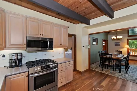 Kitchen - 415 Golf Crse, Lake Arrowhead, CA 92352 photo 1 of 4