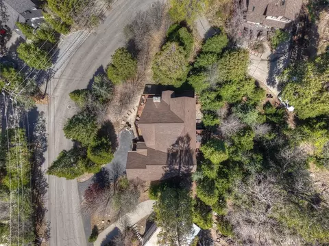 View/Area - 415 Golf Crse, Lake Arrowhead, CA 92352 photo 5 of 8