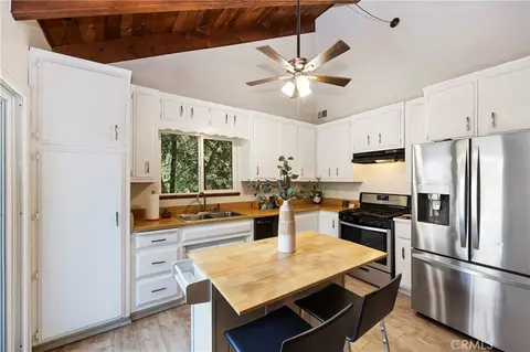 Kitchen - 23746 Crest Frst, Crestline, CA 92325 photo 2 of 2