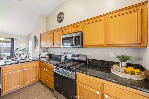 Kitchen - 1659 Mariposa Pl, Beaumont, CA 92223 photo 2 of 2