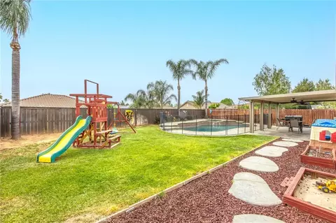 Exterior - 1659 Mariposa Pl, Beaumont, CA 92223 photo 6 of 11