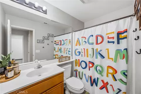Bath - 1659 Mariposa Pl, Beaumont, CA 92223 photo 1 of 2