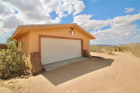 Exterior - 1910 Artesia Ave, Landers, CA 92285 photo 10 of 15