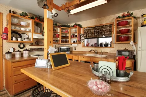 Kitchen - 1910 Artesia Ave, Landers, CA 92285 photo 2 of 2