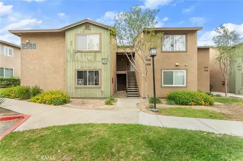 2588 Avenida Del Vis #J202, Corona, CA 92882