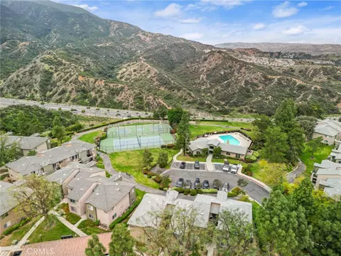 2588 Avenida Del Vis #J202, Corona, CA 92882