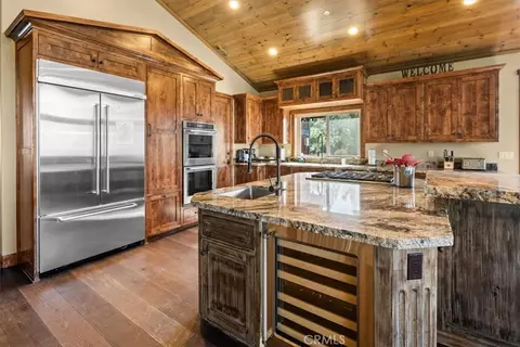 Kitchen - 43565 Wolf, Big Bear Lake, CA 92315 photo 2 of 5