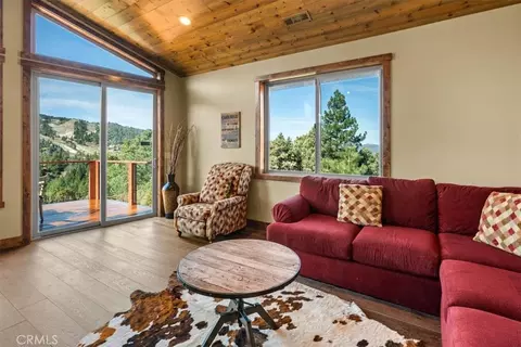 Living - 43565 Wolf, Big Bear Lake, CA 92315 photo 3 of 6