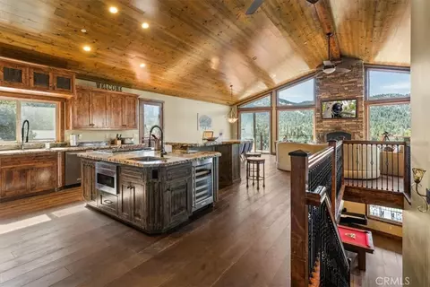 Kitchen - 43565 Wolf, Big Bear Lake, CA 92315 photo 3 of 5