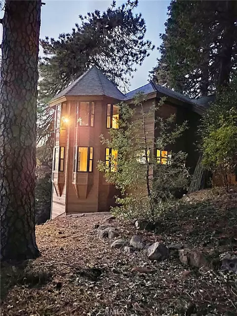21425 Sawpit Canyon Rd, Cedarpines Park, CA 92322