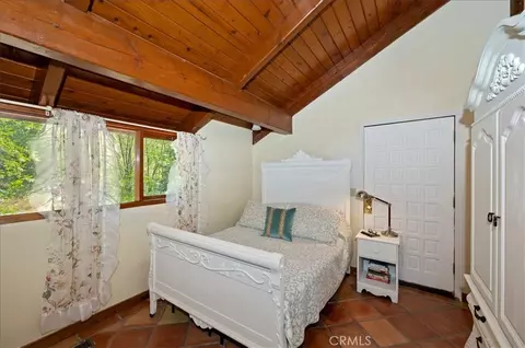 Bedroom - 23228 Brookside, Crestline, CA 92325 photo 4 of 7
