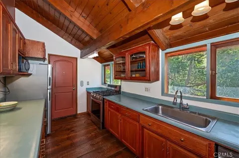 Kitchen - 23228 Brookside, Crestline, CA 92325 photo 1 of 4