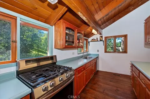 Kitchen - 23228 Brookside, Crestline, CA 92325 photo 3 of 4