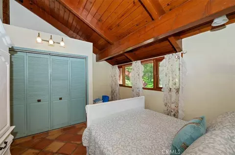 Bedroom - 23228 Brookside, Crestline, CA 92325 photo 6 of 7