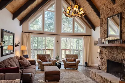 27334 Pinewood Dr, Lake Arrowhead, CA 92352