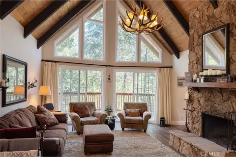 27334 Pinewood Dr, Lake Arrowhead, CA 92352
