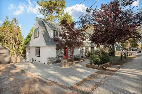 230 Hemlock Dr, Lake Arrowhead, CA 92352