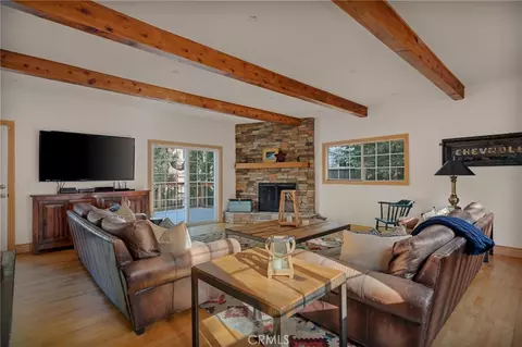 230 Hemlock Dr, Lake Arrowhead, CA 92352