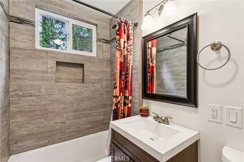 Bath - 355 Hartman Cir, Cedarpines Park, CA 92322 photo 2 of 7