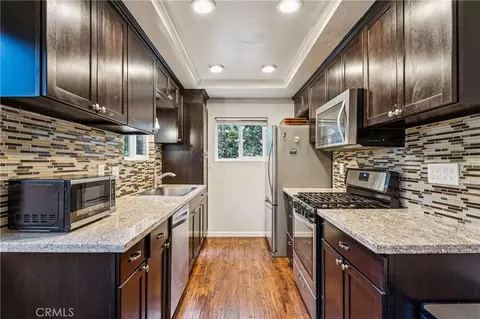 Kitchen - 355 Hartman Cir, Cedarpines Park, CA 92322 photo 2 of 3