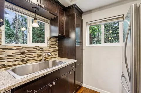 Kitchen - 355 Hartman Cir, Cedarpines Park, CA 92322 photo 3 of 3