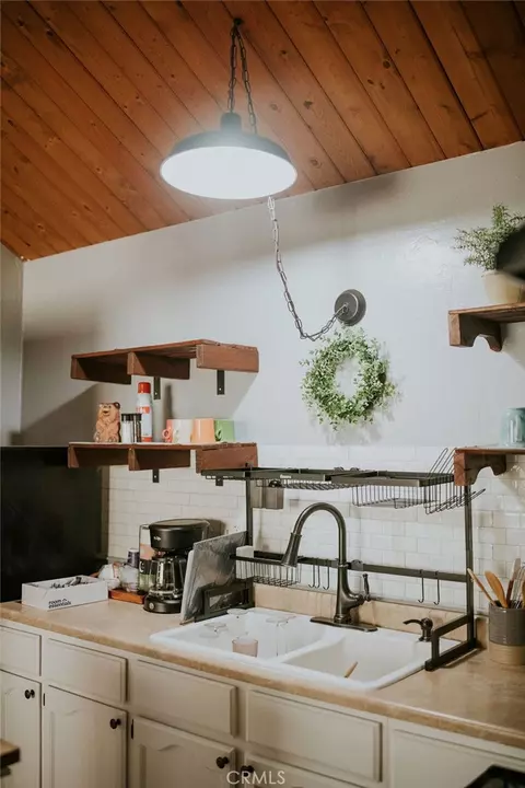 Kitchen - 2352 Pine Dr, Arrowbear, CA 92382 photo 2 of 2