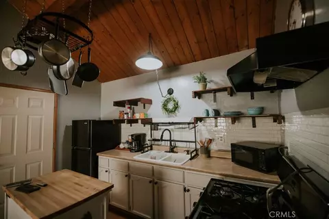 Kitchen - 2352 Pine Dr, Arrowbear, CA 92382 photo 1 of 2