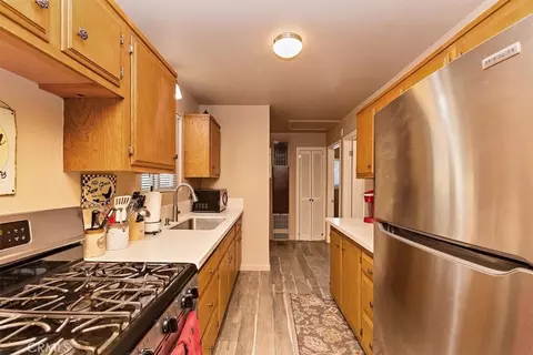 Kitchen - 861 Kern Ave, Sugarloaf, CA 92386 photo 2 of 3