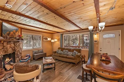 Living - 861 Kern Ave, Sugarloaf, CA 92386 photo 3 of 3