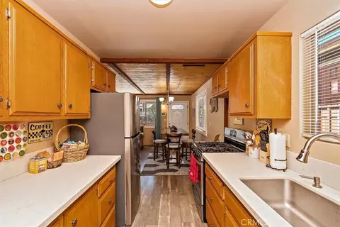 Kitchen - 861 Kern Ave, Sugarloaf, CA 92386 photo 3 of 3