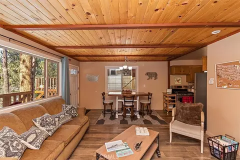 Living - 861 Kern Ave, Sugarloaf, CA 92386 photo 2 of 3