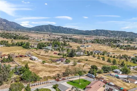 View/Area - 10207 Juniper Ave, Yucaipa, CA 92399 photo 5 of 10