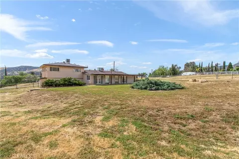 Exterior - 10207 Juniper Ave, Yucaipa, CA 92399 photo 9 of 15