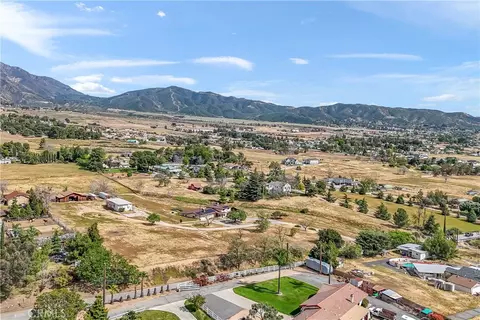 View/Area - 10207 Juniper Ave, Yucaipa, CA 92399 photo 5 of 10