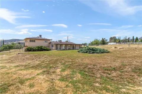 Exterior - 10207 Juniper Ave, Yucaipa, CA 92399 photo 10 of 16