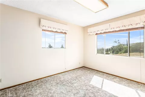 Bedroom - 10207 Juniper Ave, Yucaipa, CA 92399 photo 2 of 9