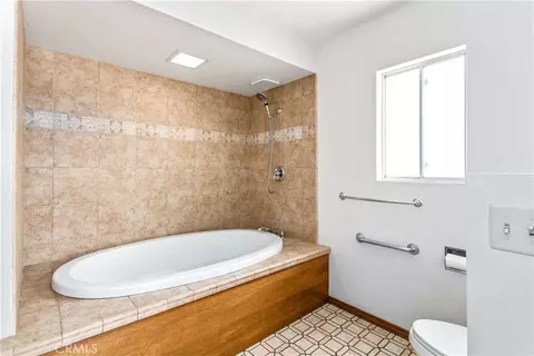 Bath - 10207 Juniper Ave, Yucaipa, CA 92399 photo 2 of 3