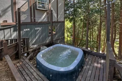 Exterior - 905 Jungfrau, Crestline, CA 92325 photo 8 of 10