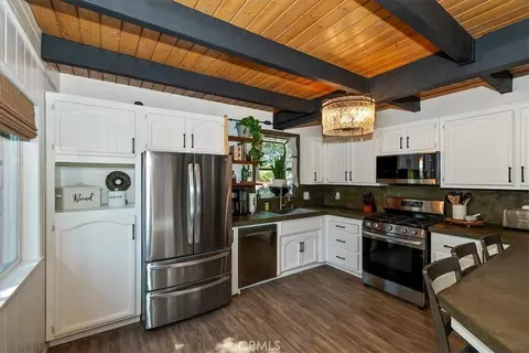 Kitchen - 905 Jungfrau, Crestline, CA 92325 photo 1 of 4