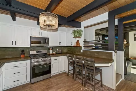 Kitchen - 905 Jungfrau, Crestline, CA 92325 photo 3 of 4