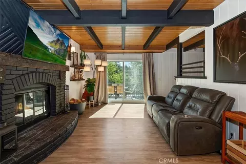 Living - 905 Jungfrau, Crestline, CA 92325 photo 2 of 4