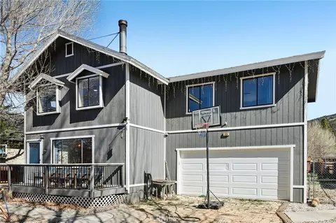 105 E Meadow Ln, Big Bear City, CA 92314