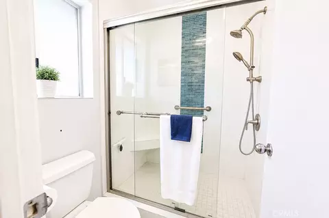 Bath - 9057 Mandarin Ln, Riverside, CA 92508 photo 4 of 4