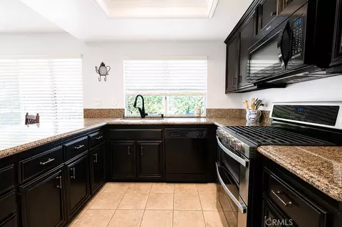 Kitchen - 9057 Mandarin Ln, Riverside, CA 92508 photo 3 of 4