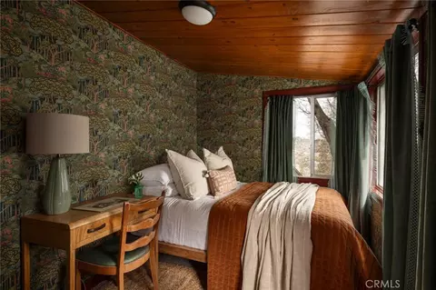 Bedroom - 29196 Lake Brook Ave, Cedar Glen, CA 92321 photo 1 of 5