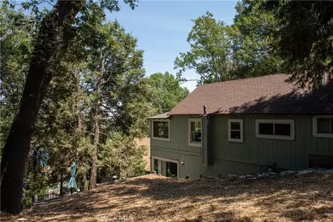 Exterior - 29196 Lake Brook Ave, Cedar Glen, CA 92321 photo 4 of 6