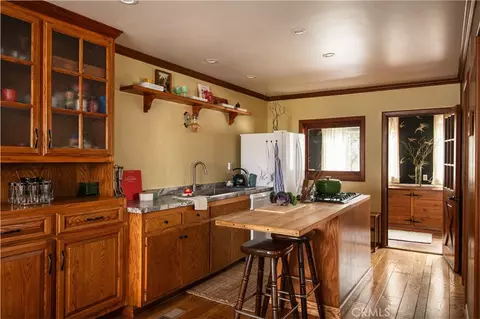 Kitchen - 29196 Lake Brook Ave, Cedar Glen, CA 92321 photo 2 of 3
