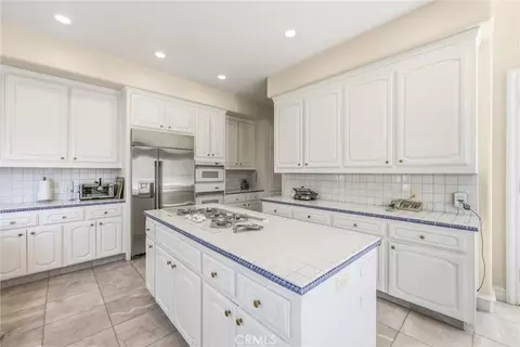 Kitchen - 30573 E Sunset S, Redlands, CA 92373 photo 3 of 6