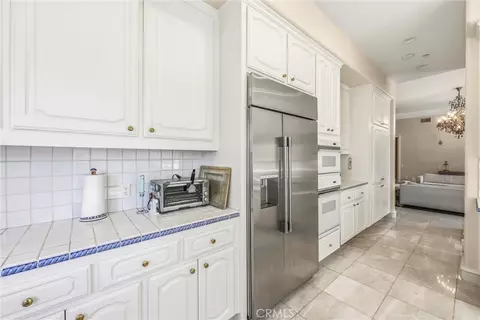 Kitchen - 30573 E Sunset S, Redlands, CA 92373 photo 5 of 6
