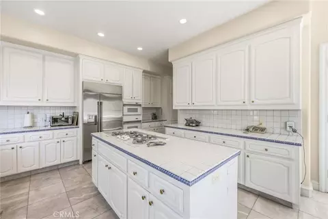 Kitchen - 30573 E Sunset S, Redlands, CA 92373 photo 3 of 6